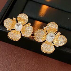 Elegant Gold Flower Earrings